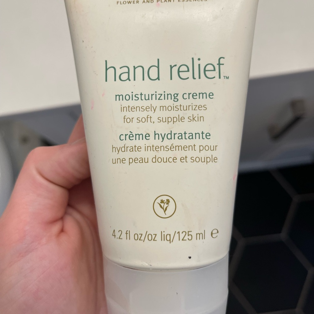 AVEDA Hand Relief Moisturizing Creme - White